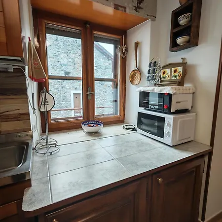 Maemorare - Caratteristico Bilocale In Casetta Indipendente *